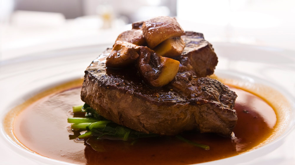 Tenderloin Steak With A Porcini Red Wine Sauce And Spinach Salad Plan